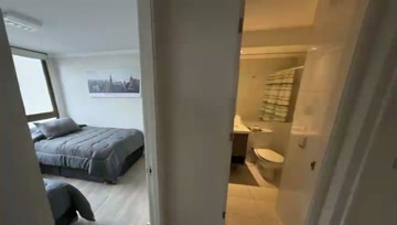 Living y baño, foto original del aviso